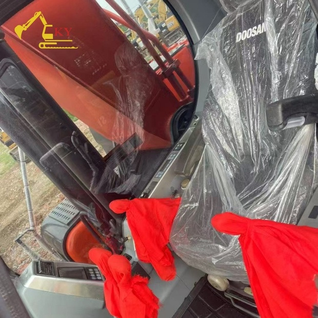 2023 Doosan DX300 - Pásové rýpadlo: obrázok 2 2023 Doosan DX300 - Pásové rýpadlo: obrázok 2