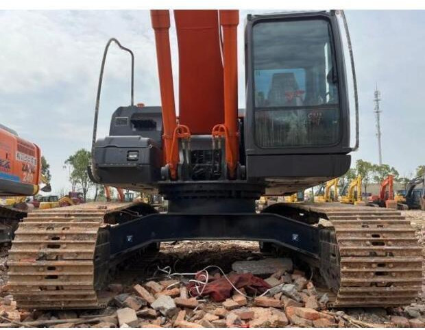 2023 Hitachi ZX240-3 - Pásové rýpadlo: obrázok 5 2023 Hitachi ZX240-3 - Pásové rýpadlo: obrázok 5