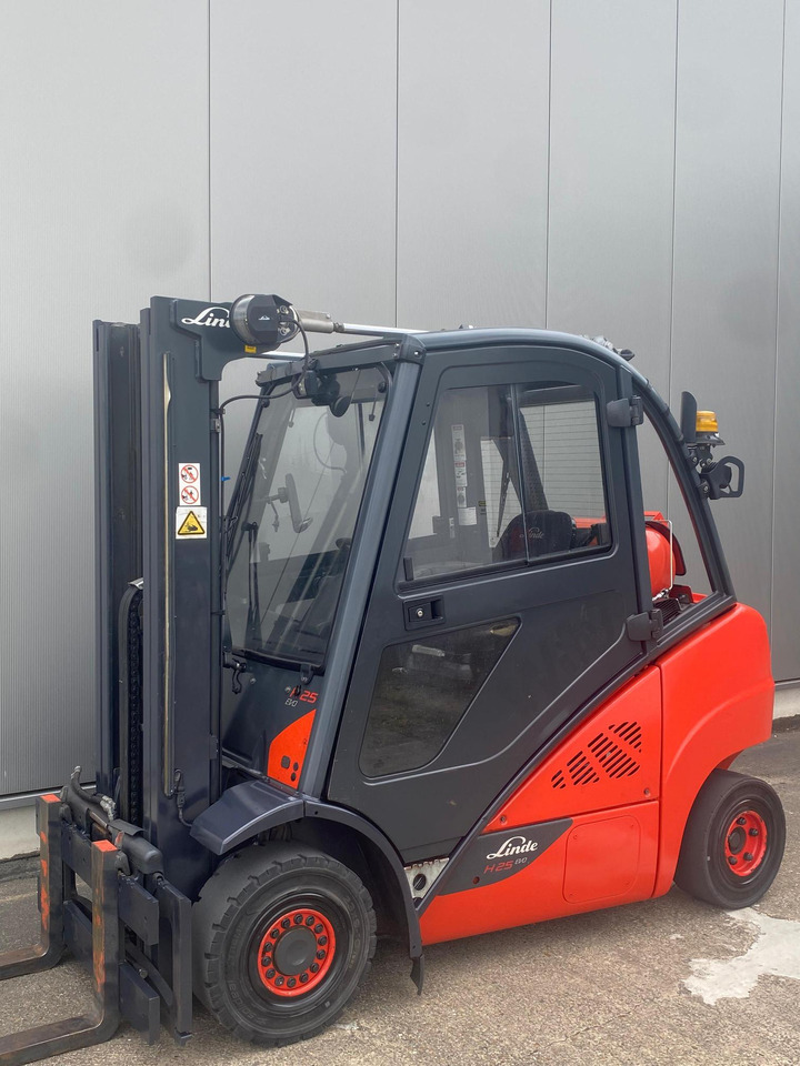 Linde Linde H 25 T - 6-372 h - Seitenschieber - - Plynový vysokozdvižný vozík: obrázok 1 Linde Linde H 25 T - 6-372 h - Seitenschieber - - Plynový vysokozdvižný vozík: obrázok 1