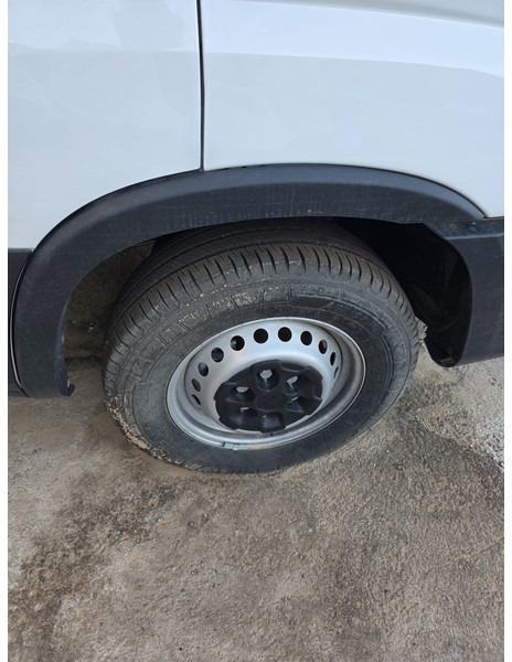 Iveco Daily 35S14 - Podvozek s kabinou: obrázok 4 Iveco Daily 35S14 - Podvozek s kabinou: obrázok 4