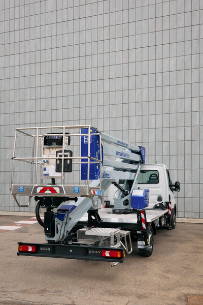 Oil & Steel Snake 26 Sobre IVECO 35S14 Distancia entre ejes 4100 mm - Pracovná plošina: obrázok 2 Oil & Steel Snake 26 Sobre IVECO 35S14 Distancia entre ejes 4100 mm - Pracovná plošina: obrázok 2