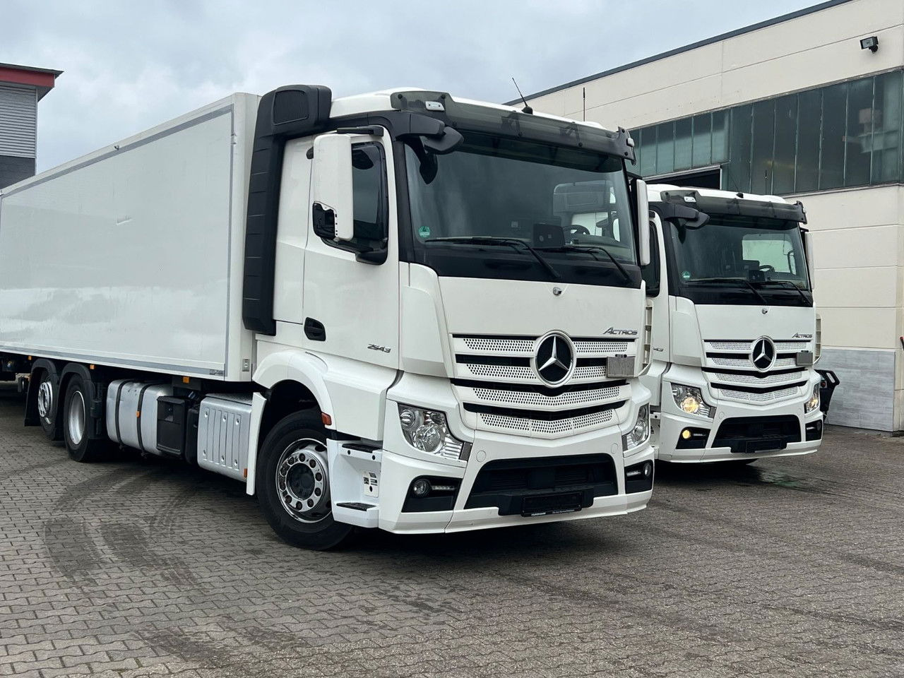 Mercedes-Benz Actros 2543 LBW Voll-Luft-Gefed-Lang Kof - Skříňový nákladní auto: obrázok 5 Mercedes-Benz Actros 2543 LBW Voll-Luft-Gefed-Lang Kof - Skříňový nákladní auto: obrázok 5