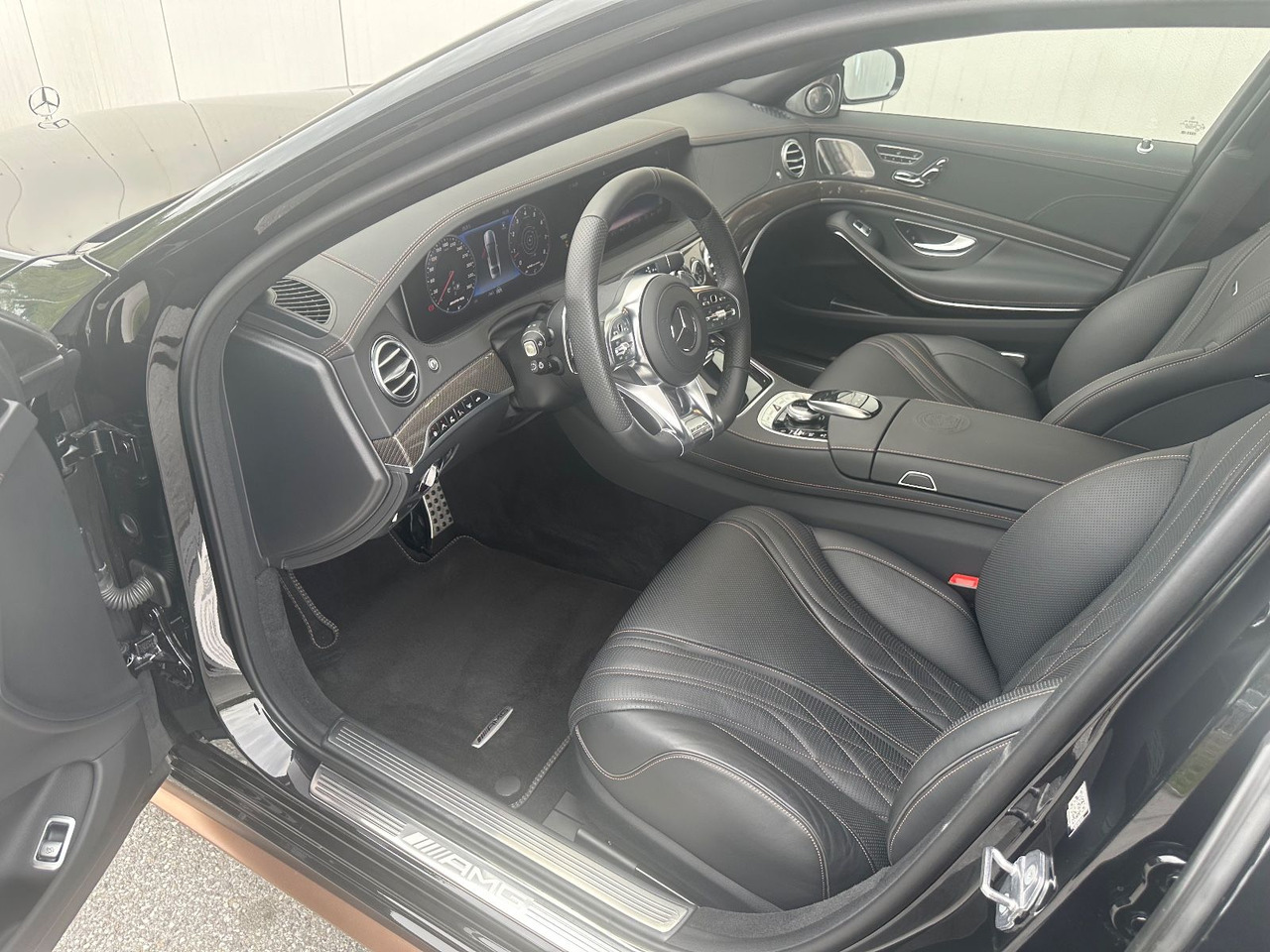 Mercedes-Benz S 65 AMG Final Edition 1/130 - Sedan: obrázok 4 Mercedes-Benz S 65 AMG Final Edition 1/130 - Sedan: obrázok 4