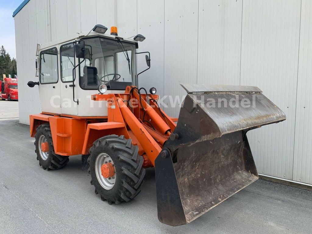 Schaeff SKB 902 Schaeff SKB 902 - Rýpadlo-nakladač: obrázok 2 Schaeff SKB 902 Schaeff SKB 902 - Rýpadlo-nakladač: obrázok 2