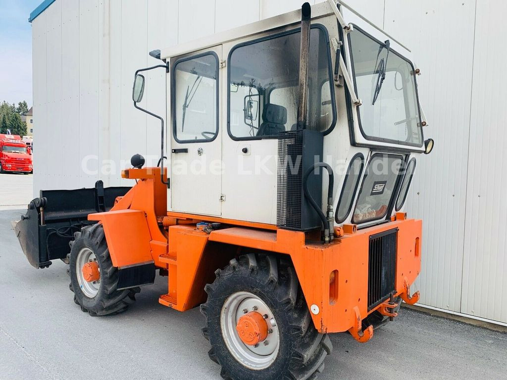 Schaeff SKB 902 Schaeff SKB 902 - Rýpadlo-nakladač: obrázok 4 Schaeff SKB 902 Schaeff SKB 902 - Rýpadlo-nakladač: obrázok 4