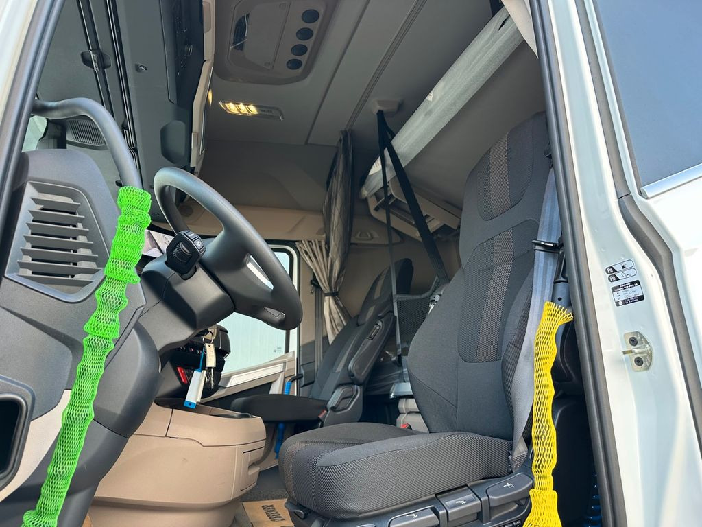 DAF XG 530 Retarder Standklima 3 Jahre Garantie - Ťahač: obrázok 5 DAF XG 530 Retarder Standklima 3 Jahre Garantie - Ťahač: obrázok 5