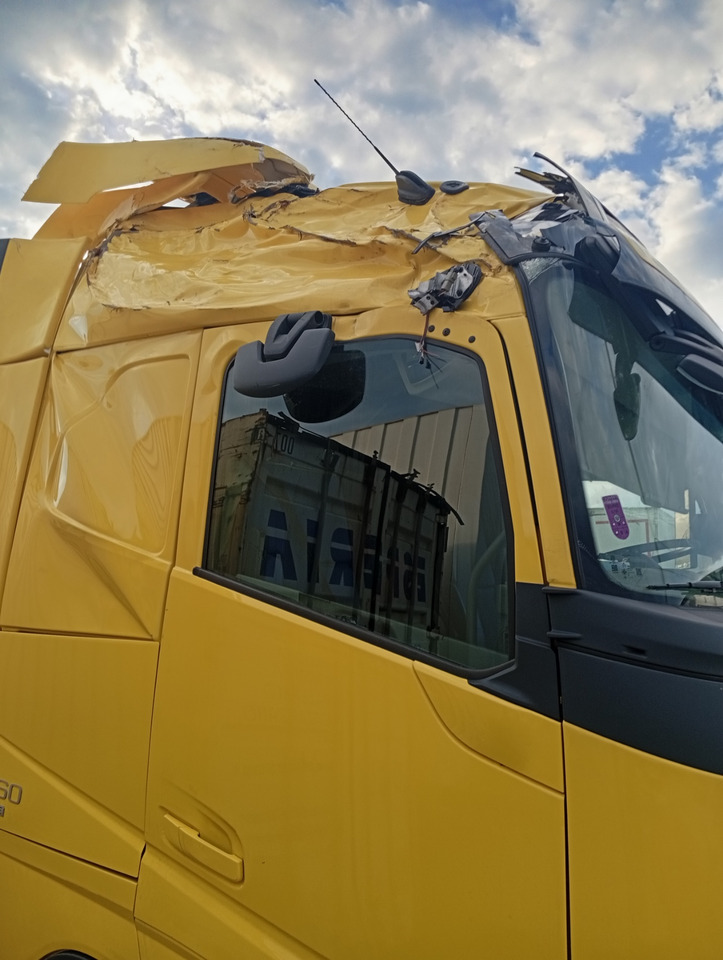 VOLVO FH 460 Aero, Damaged, Located in Bari,Italy - Ťahač: obrázok 5 VOLVO FH 460 Aero, Damaged, Located in Bari,Italy - Ťahač: obrázok 5