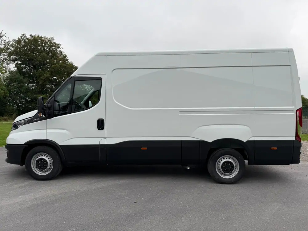 Iveco Daily 35-140 *L3H2*DISPO DE STOCK*Airco*Cruise control - Furgon: obrázok 4 Iveco Daily 35-140 *L3H2*DISPO DE STOCK*Airco*Cruise control - Furgon: obrázok 4