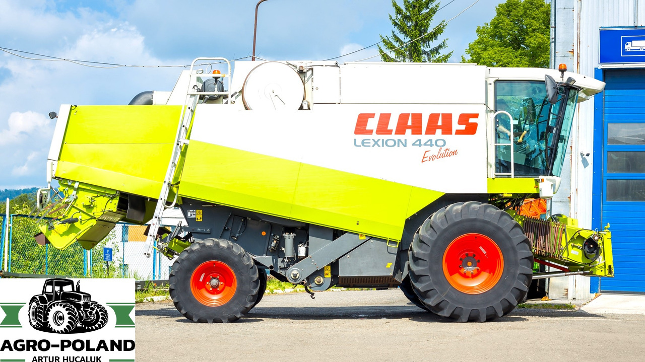 CLAAS LEXION 440 EVOLUTION - 2003 ROK + CLAAS C 540 SKŁADANY - 2007 ROK - Obilný kombajn: obrázok 4 CLAAS LEXION 440 EVOLUTION - 2003 ROK + CLAAS C 540 SKŁADANY - 2007 ROK - Obilný kombajn: obrázok 4