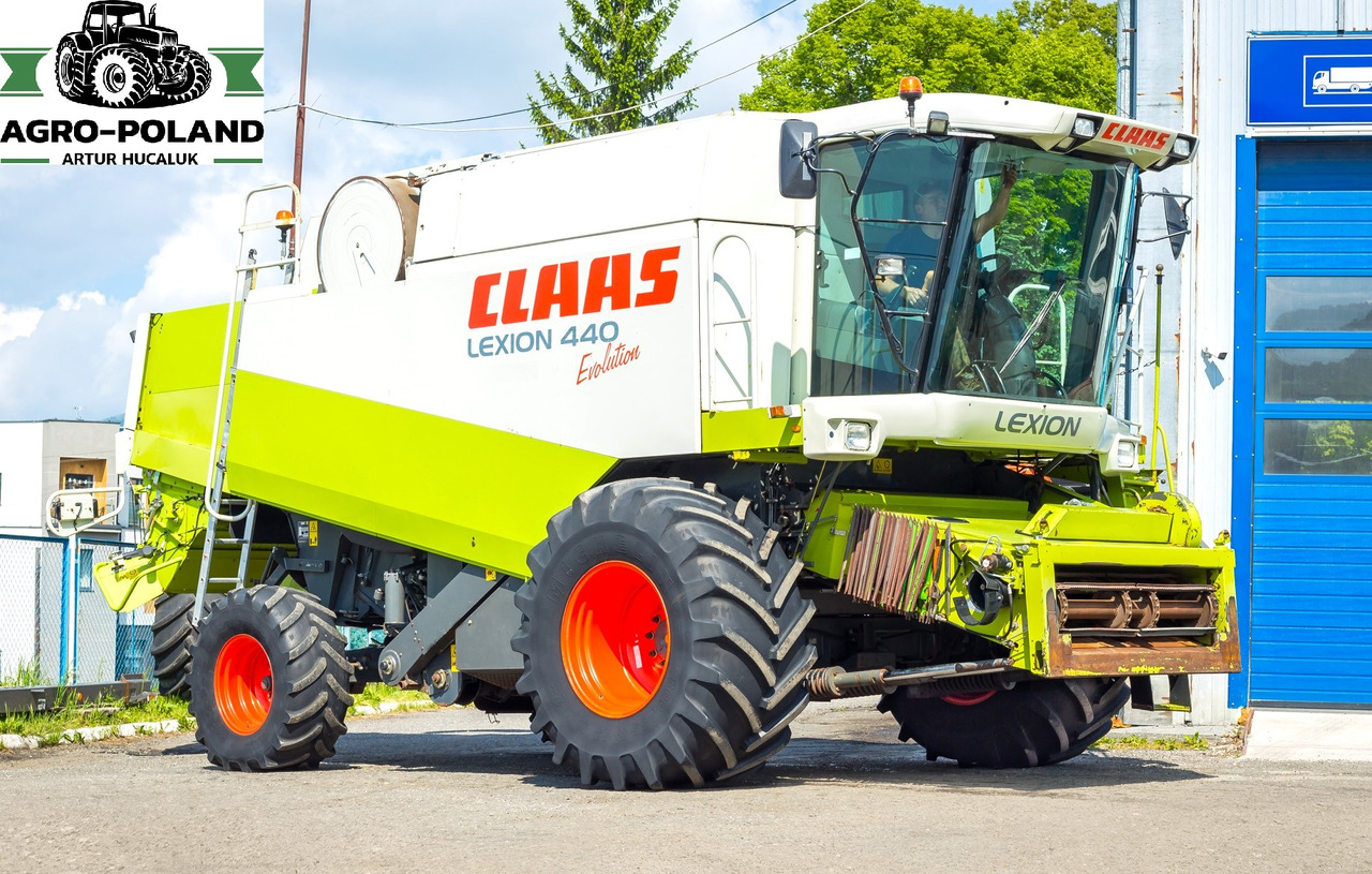 CLAAS LEXION 440 EVOLUTION - 2003 ROK + CLAAS C 540 SKŁADANY - 2007 ROK - Obilný kombajn: obrázok 3 CLAAS LEXION 440 EVOLUTION - 2003 ROK + CLAAS C 540 SKŁADANY - 2007 ROK - Obilný kombajn: obrázok 3