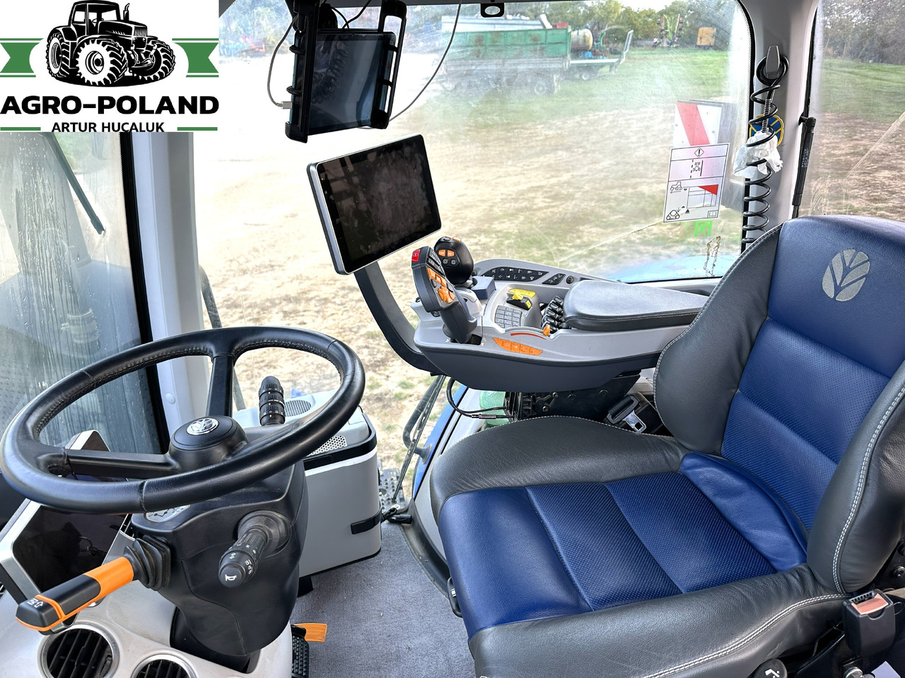 NEW HOLLAND T 8.435 HD SMARTTRAX - 2024 ROK - 1126 h - Traktor: obrázok 3 NEW HOLLAND T 8.435 HD SMARTTRAX - 2024 ROK - 1126 h - Traktor: obrázok 3