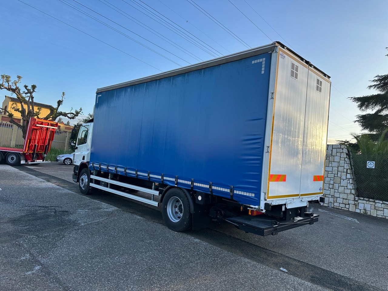DAF CF 75.310 - Plachtové nákladné vozidlo: obrázok 2 DAF CF 75.310 - Plachtové nákladné vozidlo: obrázok 2
