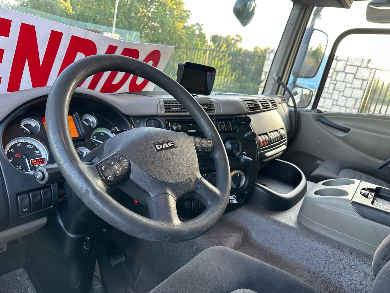 DAF CF 75.310 - Plachtové nákladné vozidlo: obrázok 3 DAF CF 75.310 - Plachtové nákladné vozidlo: obrázok 3
