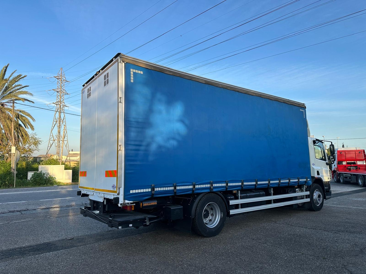 DAF CF 75.310 - Plachtové nákladné vozidlo: obrázok 4 DAF CF 75.310 - Plachtové nákladné vozidlo: obrázok 4