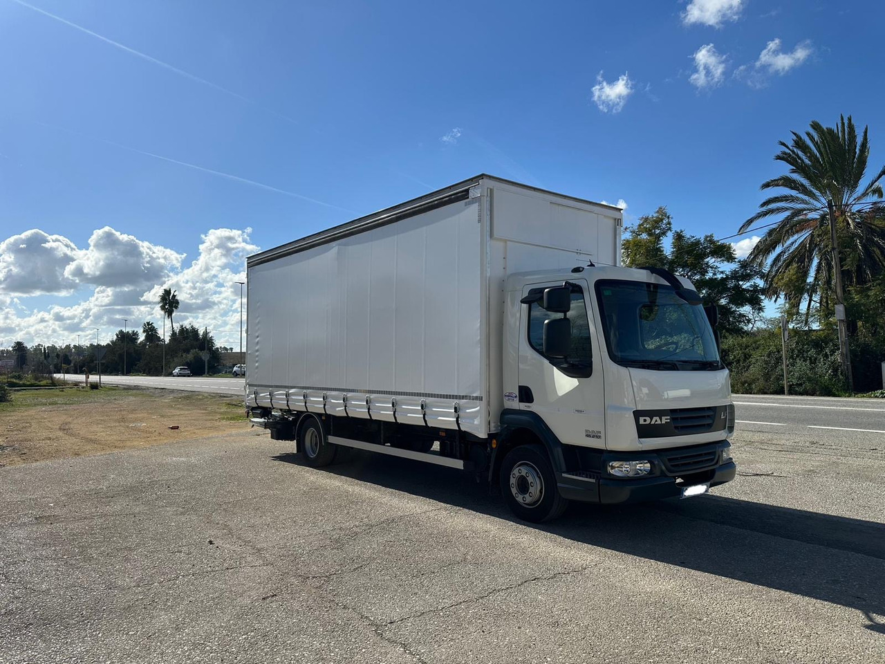 DAF LF 45.250 - Plachtové nákladné vozidlo: obrázok 4 DAF LF 45.250 - Plachtové nákladné vozidlo: obrázok 4