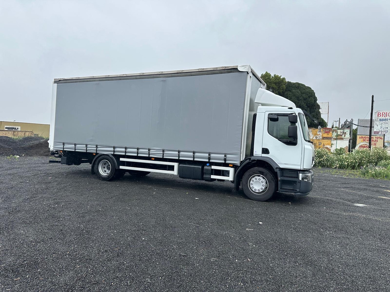 RENAULT PREMIUM 380 - Plachtové nákladné vozidlo: obrázok 2 RENAULT PREMIUM 380 - Plachtové nákladné vozidlo: obrázok 2