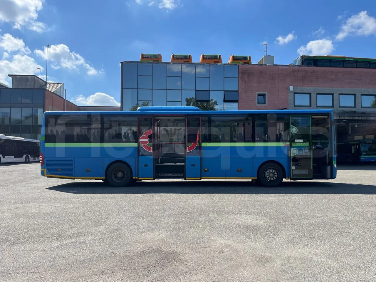 Prímestský autobus Mercedes-Benz Integro: obrázok 14