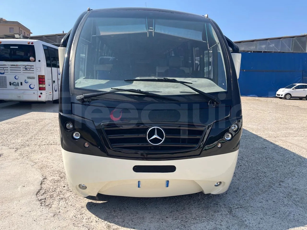 Mercedes-Benz MB 818 S - Autokar: obrázok 2 Mercedes-Benz MB 818 S - Autokar: obrázok 2