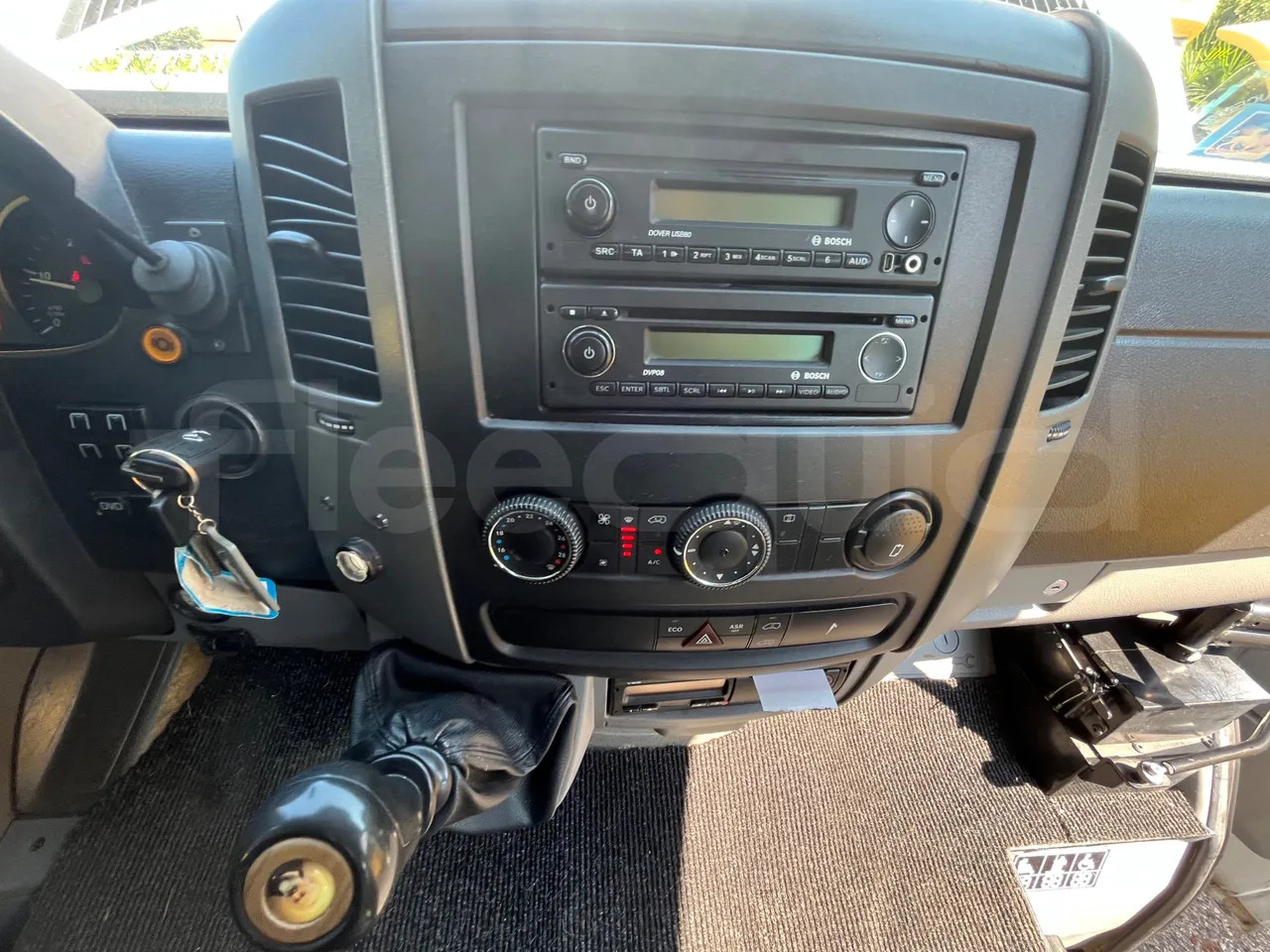 Mercedes-Benz MB906 - Prímestský autobus: obrázok 3 Mercedes-Benz MB906 - Prímestský autobus: obrázok 3