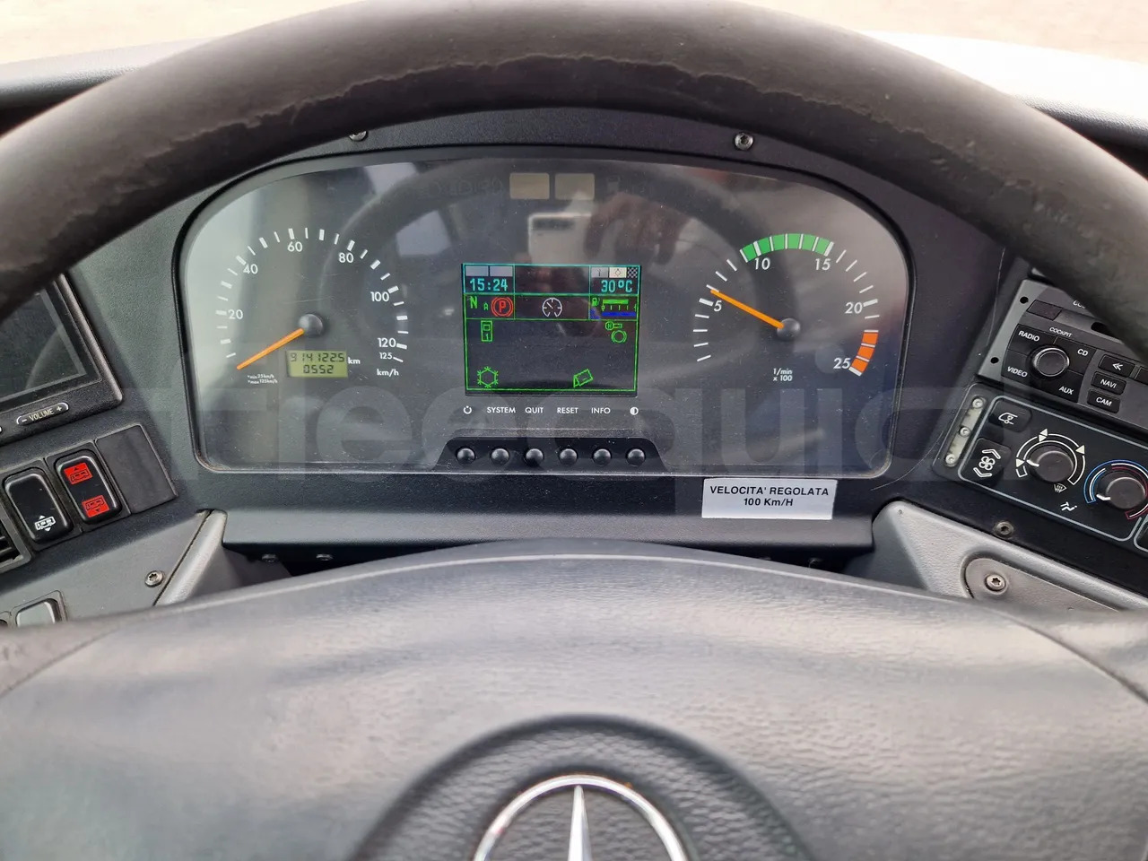 Mercedes-Benz Tourismo - Autokar: obrázok 3 Mercedes-Benz Tourismo - Autokar: obrázok 3