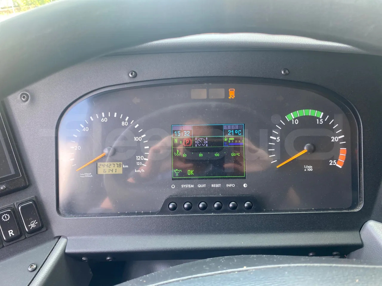 Mercedes-Benz Tourismo - Autokar: obrázok 3 Mercedes-Benz Tourismo - Autokar: obrázok 3