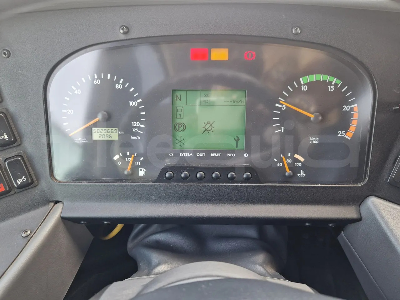 Mercedes-Benz Tourismo - Autokar: obrázok 3 Mercedes-Benz Tourismo - Autokar: obrázok 3