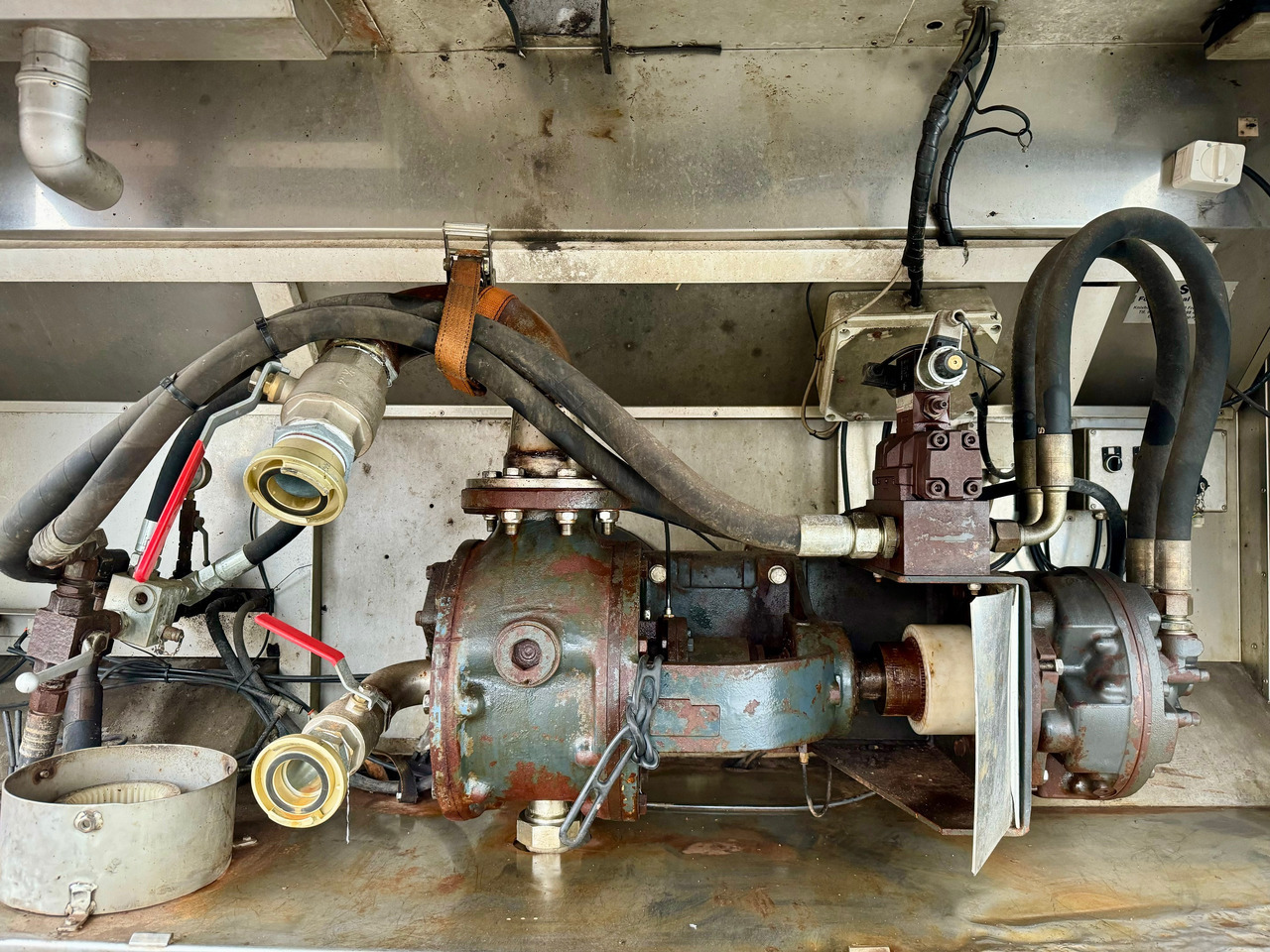 MAN TGS 35.480 8X4-2 TRIDEM Wasser-Tank - Cisternové vozidlo: obrázok 4 MAN TGS 35.480 8X4-2 TRIDEM Wasser-Tank - Cisternové vozidlo: obrázok 4