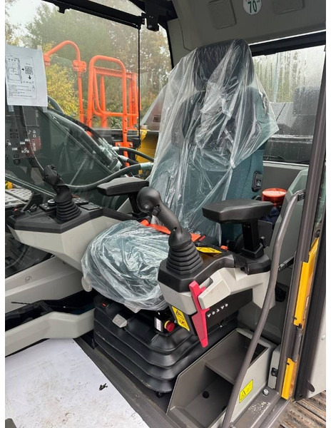 Nový Pásové rýpadlo Volvo EC 250 EL: obrázok 7