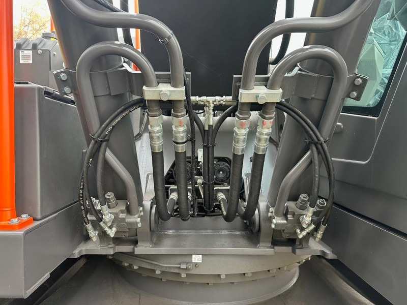 Nový Pásové rýpadlo Volvo EC 250 EL: obrázok 10