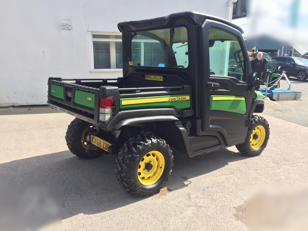 2018 JOHN DEERE GATOR XUV 865M - Komunálne/ Špeciálne stroje: obrázok 4 2018 JOHN DEERE GATOR XUV 865M - Komunálne/ Špeciálne stroje: obrázok 4