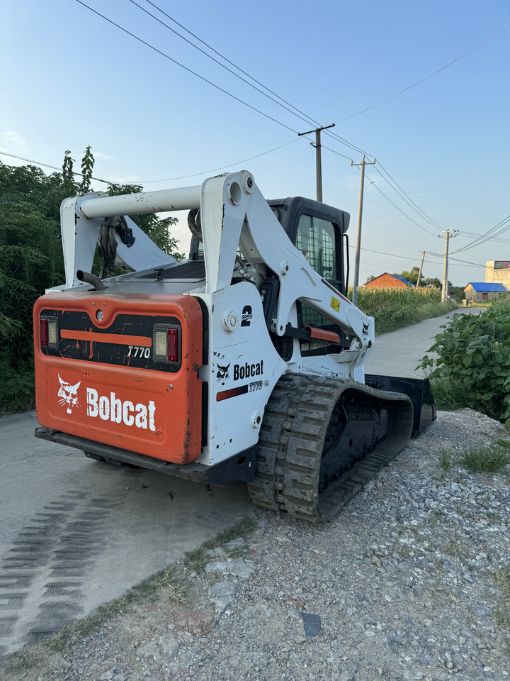 BOBCAT T770 skid steer loader American original - Šmykom riadený nakladač: obrázok 3 BOBCAT T770 skid steer loader American original - Šmykom riadený nakladač: obrázok 3