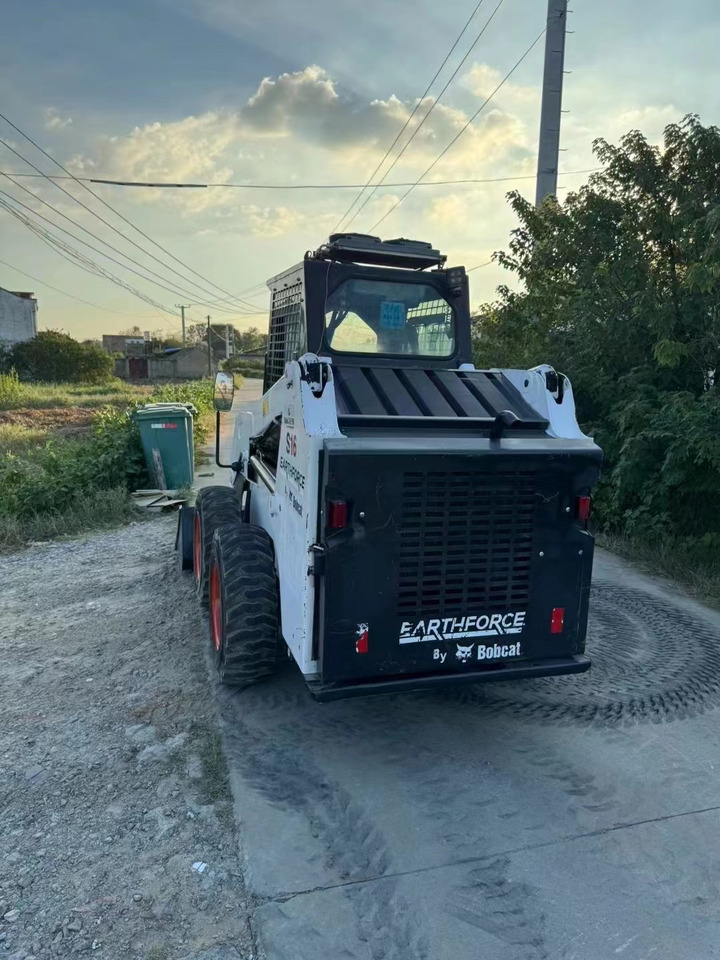 BOBCAT skid steer loader S16 - Šmykom riadený nakladač: obrázok 5 BOBCAT skid steer loader S16 - Šmykom riadený nakladač: obrázok 5