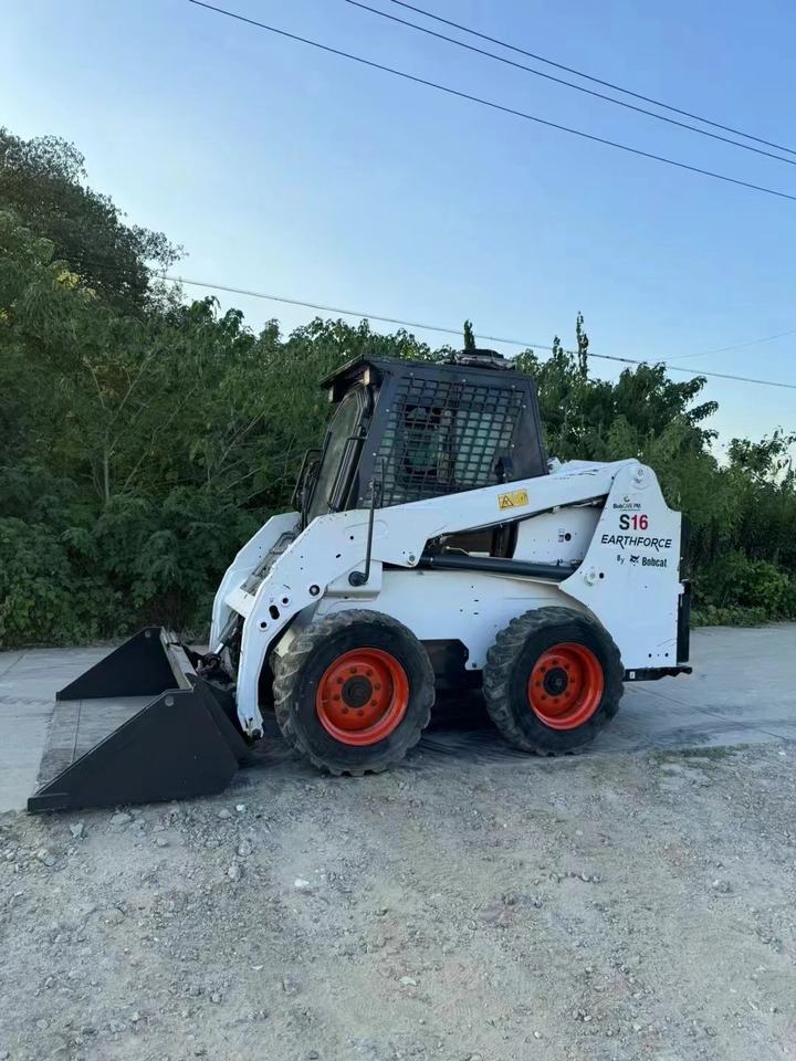 BOBCAT skid steer loader S16 - Šmykom riadený nakladač: obrázok 1 BOBCAT skid steer loader S16 - Šmykom riadený nakladač: obrázok 1