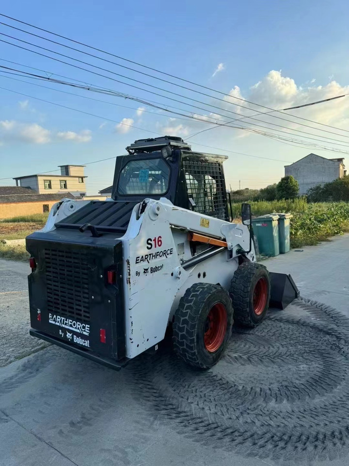 BOBCAT skid steer loader S16 - Šmykom riadený nakladač: obrázok 4 BOBCAT skid steer loader S16 - Šmykom riadený nakladač: obrázok 4
