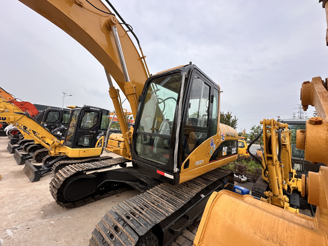 CATERPILLAR 320CL used excavator good condition for sale - Pásové rýpadlo: obrázok 4 CATERPILLAR 320CL used excavator good condition for sale - Pásové rýpadlo: obrázok 4
