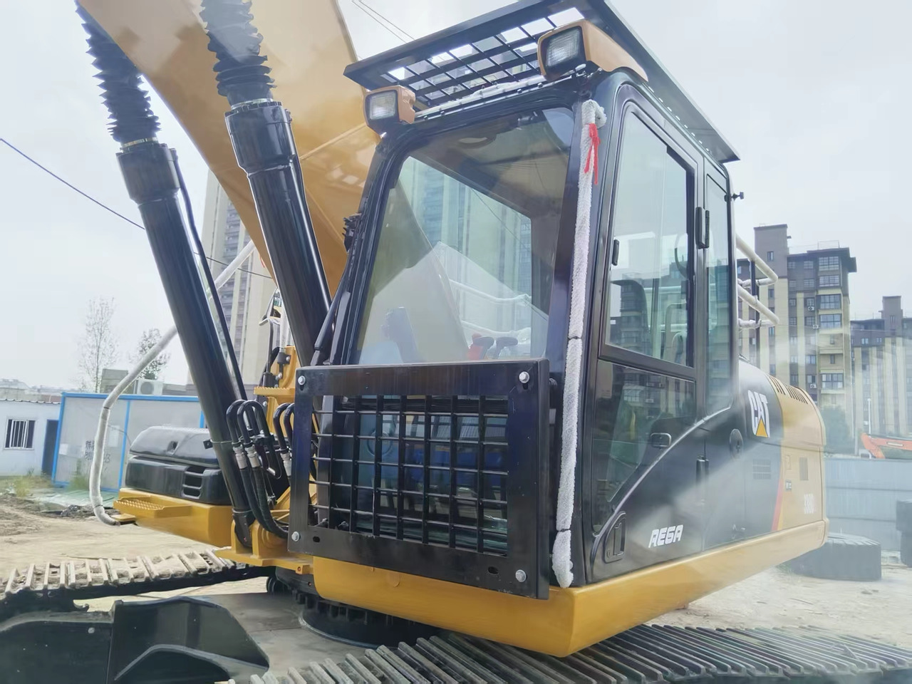 CATERPILLAR 330DL good condition 2024 30 ton excavator for sale - Pásové rýpadlo: obrázok 3 CATERPILLAR 330DL good condition 2024 30 ton excavator for sale - Pásové rýpadlo: obrázok 3