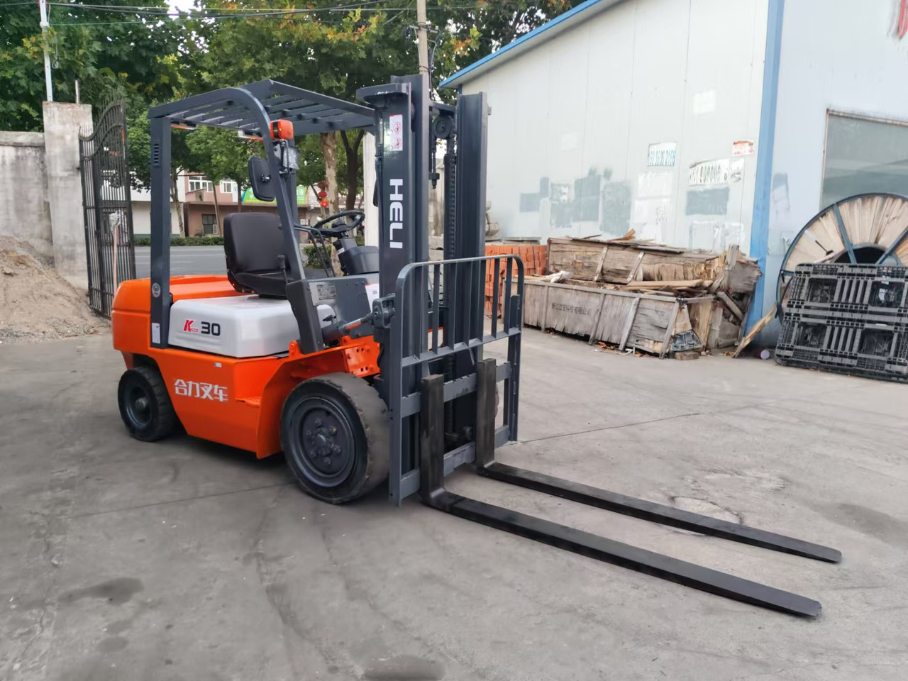 HELI k30 used 3 ton diesel forklift Customizable mast clamps low price - Dieselový vysokozdvižný vozík: obrázok 5 HELI k30 used 3 ton diesel forklift Customizable mast clamps low price - Dieselový vysokozdvižný vozík: obrázok 5