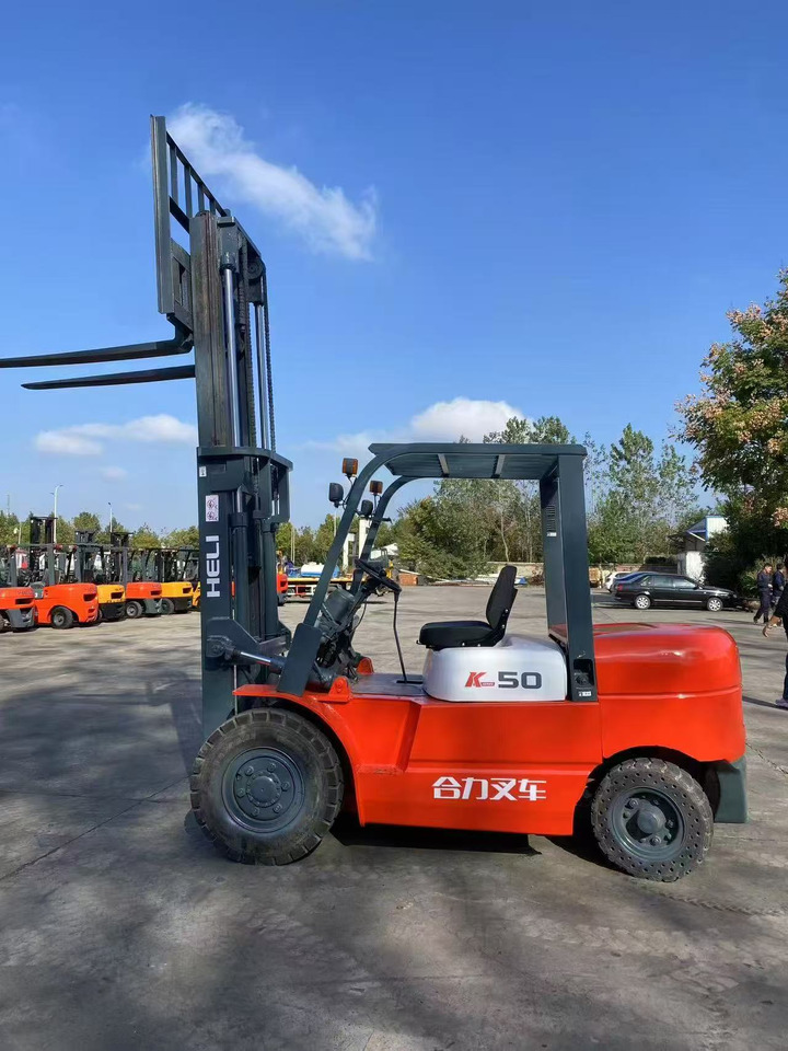 HELI k50 used diesel forklift Customizable mast clamps - Dieselový vysokozdvižný vozík: obrázok 3 HELI k50 used diesel forklift Customizable mast clamps - Dieselový vysokozdvižný vozík: obrázok 3