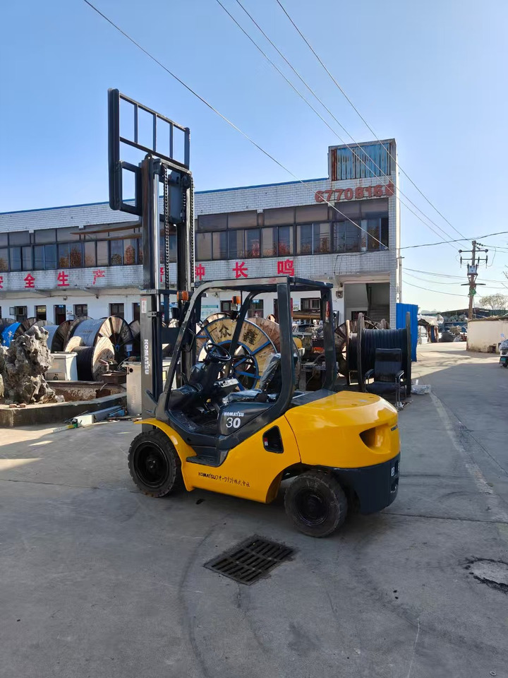 KOMATSU FD30T japan brand used 3 ton forklift - Dieselový vysokozdvižný vozík: obrázok 3 KOMATSU FD30T japan brand used 3 ton forklift - Dieselový vysokozdvižný vozík: obrázok 3