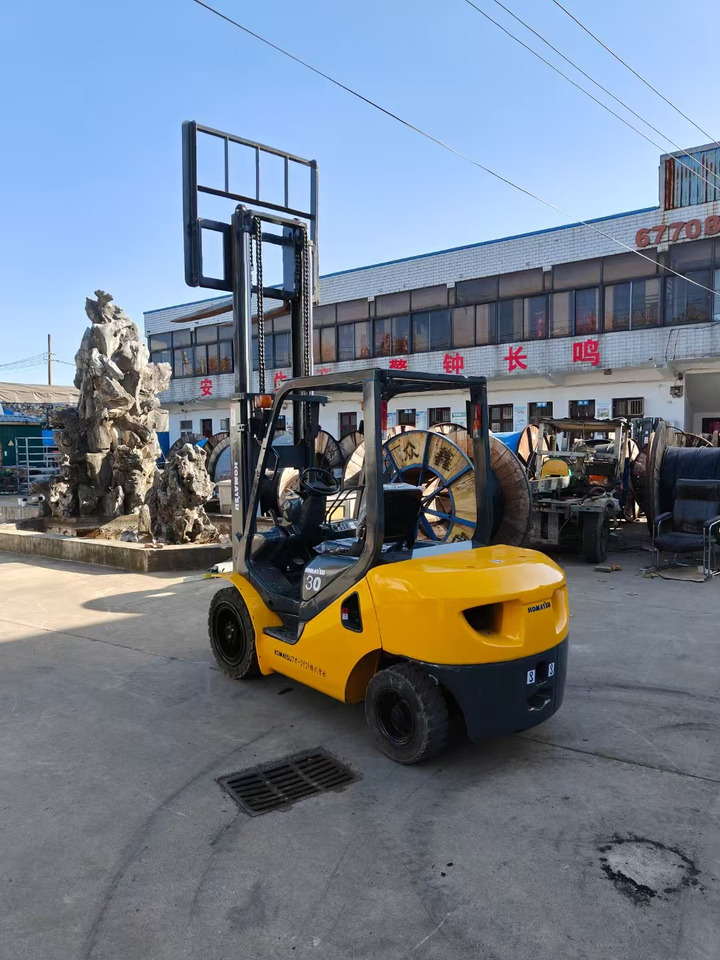 KOMATSU FD30T japan brand used 3 ton forklift - Dieselový vysokozdvižný vozík: obrázok 1 KOMATSU FD30T japan brand used 3 ton forklift - Dieselový vysokozdvižný vozík: obrázok 1