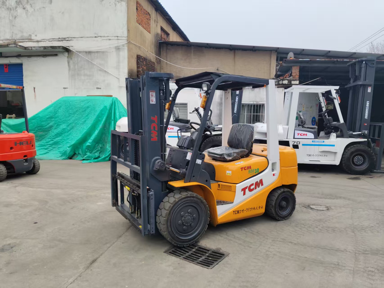 TCM FD30 Japan brand used 3 ton 4.5m diesel forklift Customizable mast clamps - Dieselový vysokozdvižný vozík: obrázok 1 TCM FD30 Japan brand used 3 ton 4.5m diesel forklift Customizable mast clamps - Dieselový vysokozdvižný vozík: obrázok 1