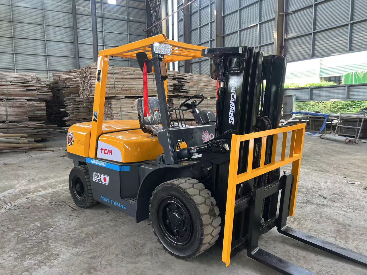 TCM fd50 japan brand original 5 ton diesel forklift 3 section 4.5m Customizable mast clamp side shift - Dieselový vysokozdvižný vozík: obrázok 1 TCM fd50 japan brand original 5 ton diesel forklift 3 section 4.5m Customizable mast clamp side shift - Dieselový vysokozdvižný vozík: obrázok 1
