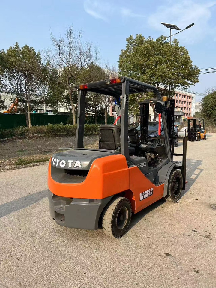 TOYOTA 3 ton 8F used japan brand diesel forklift - Dieselový vysokozdvižný vozík: obrázok 4 TOYOTA 3 ton 8F used japan brand diesel forklift - Dieselový vysokozdvižný vozík: obrázok 4