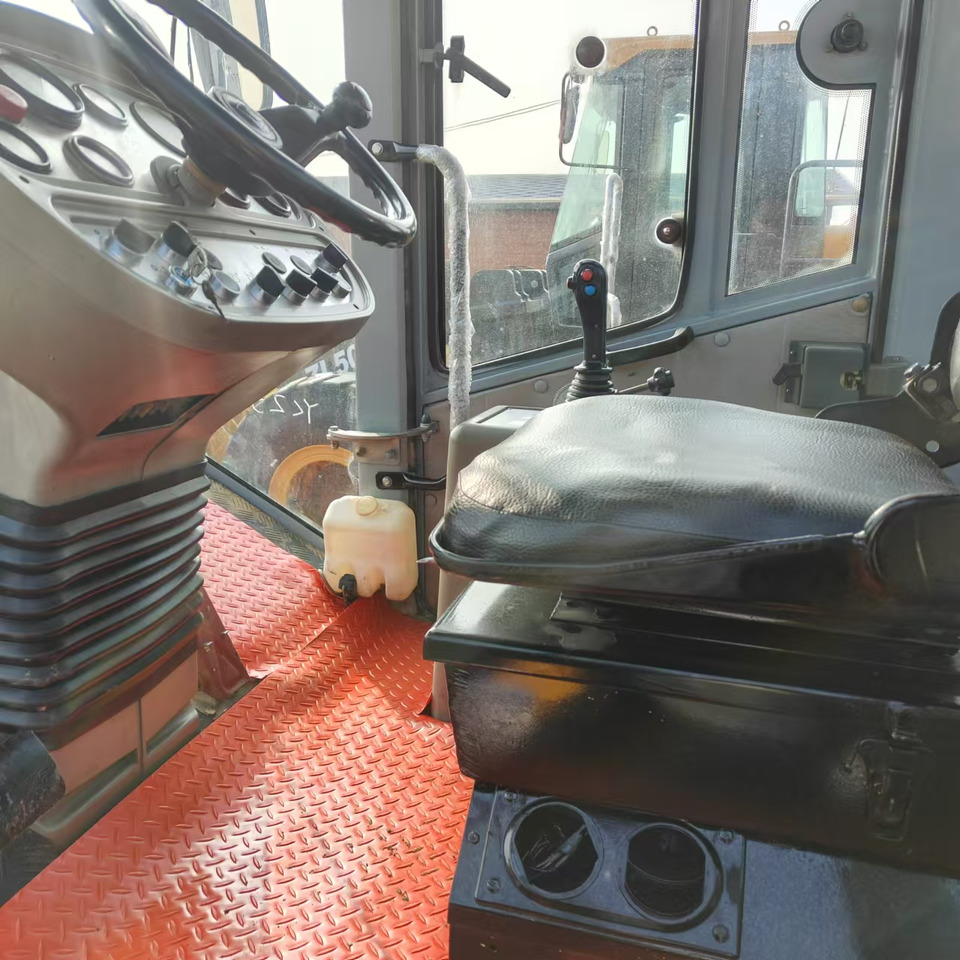 XCMG XS223J used road roller low hours factory price - Kompaktor: obrázok 4 XCMG XS223J used road roller low hours factory price - Kompaktor: obrázok 4