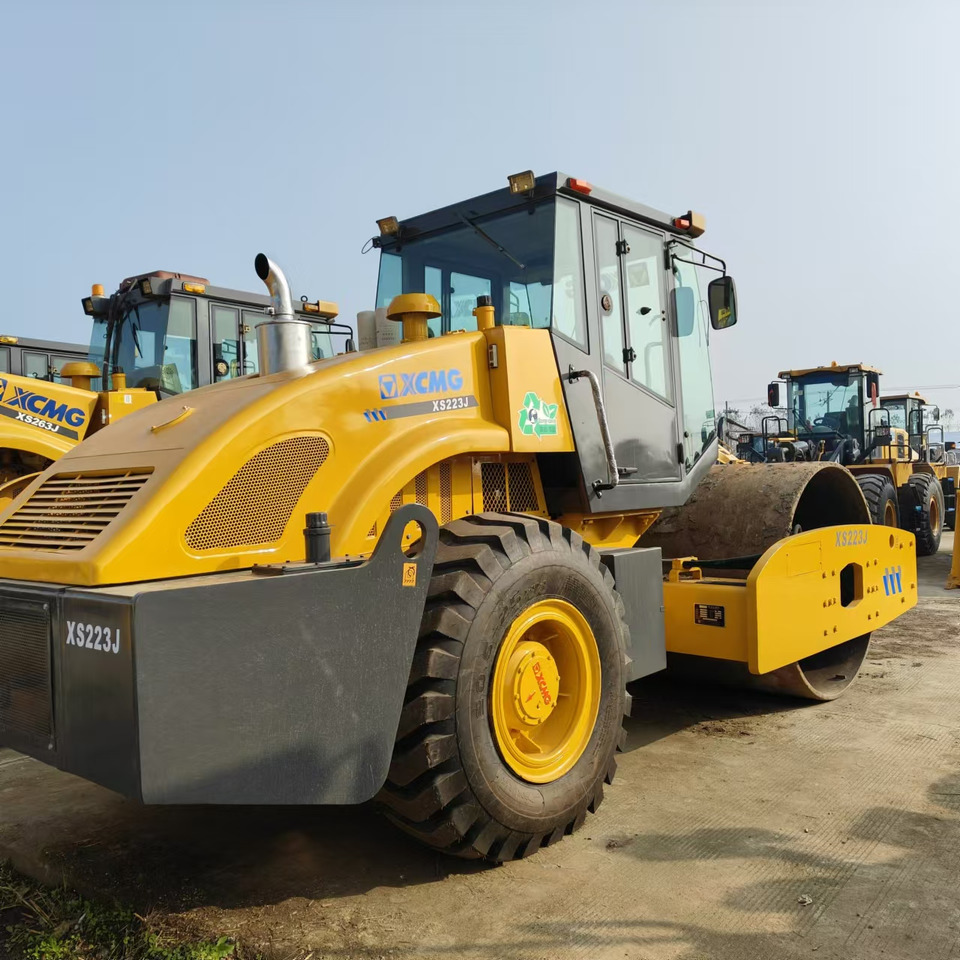 XCMG XS223J used road roller low hours factory price - Kompaktor: obrázok 3 XCMG XS223J used road roller low hours factory price - Kompaktor: obrázok 3