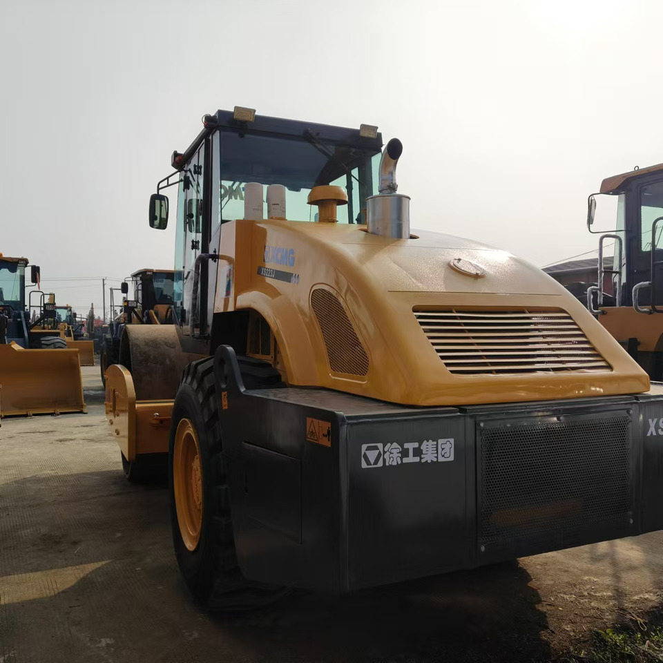 XCMG XS223J used road roller low hours factory price - Kompaktor: obrázok 2 XCMG XS223J used road roller low hours factory price - Kompaktor: obrázok 2