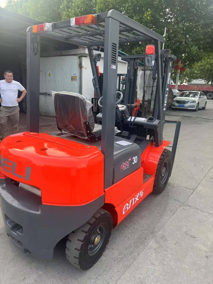 Heli stock new 2024 model 3T diesel forklift Customizable Mast & Clamp - Dieselový vysokozdvižný vozík: obrázok 3 Heli stock new 2024 model 3T diesel forklift Customizable Mast & Clamp - Dieselový vysokozdvižný vozík: obrázok 3