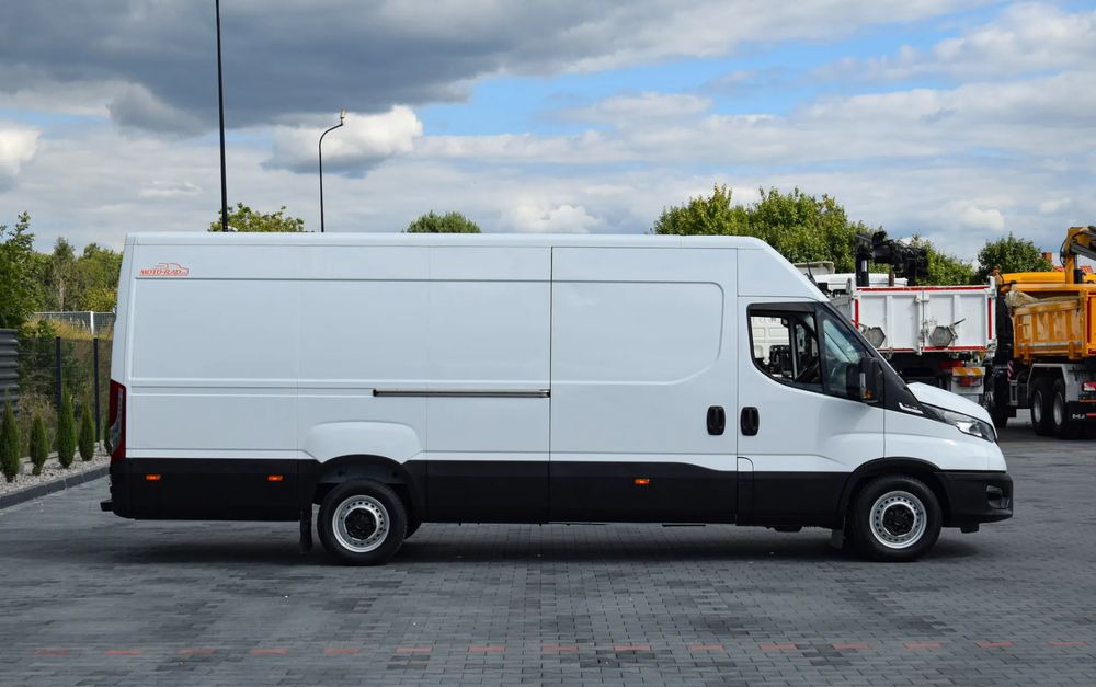 Iveco DAILY MAXI 35S16 / 2.3 - 160 KM / AUTOMAT HI-MATIC / NOWY MODEL / 3 OSOBY / DOSTAWCZE / BLASZAK / KLIMA / 2023 / SERWISOWANY / SPROWADZONY Z NIEMIEC - Furgon: obrázok 4 Iveco DAILY MAXI 35S16 / 2.3 - 160 KM / AUTOMAT HI-MATIC / NOWY MODEL / 3 OSOBY / DOSTAWCZE / BLASZAK / KLIMA / 2023 / SERWISOWANY / SPROWADZONY Z NIEMIEC - Furgon: obrázok 4