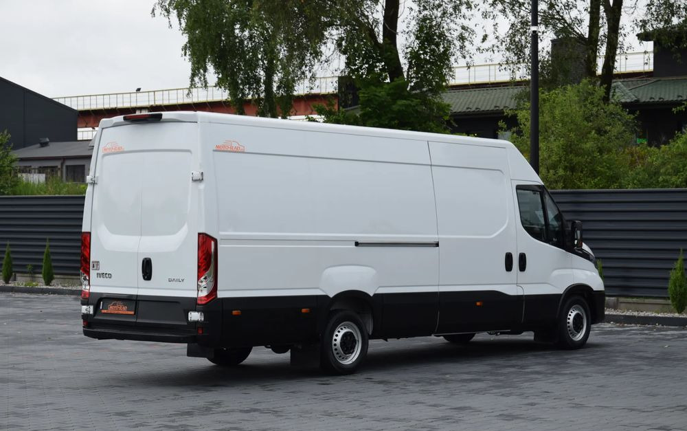Iveco DAILY MAXI 35S16 / 2.3 - 160 KM / AUTOMAT HI-MATIC / NOWY MODEL / 3 OSOBY / DOSTAWCZE / BLASZAK / KLIMA / CZUJNIKI COFANIA / NISKI PRZEBIEG / 2022 / SERWISOWANY / Z NIEMIEC - Furgon: obrázok 5 Iveco DAILY MAXI 35S16 / 2.3 - 160 KM / AUTOMAT HI-MATIC / NOWY MODEL / 3 OSOBY / DOSTAWCZE / BLASZAK / KLIMA / CZUJNIKI COFANIA / NISKI PRZEBIEG / 2022 / SERWISOWANY / Z NIEMIEC - Furgon: obrázok 5