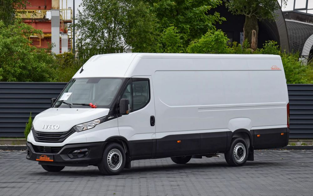 Iveco DAILY MAXI 35S16 / 2.3 - 160 KM / AUTOMAT HI-MATIC / NOWY MODEL / 3 OSOBY / DOSTAWCZE / BLASZAK / KLIMA / CZUJNIKI COFANIA / NISKI PRZEBIEG / 2022 / SERWISOWANY / Z NIEMIEC - Furgon: obrázok 1 Iveco DAILY MAXI 35S16 / 2.3 - 160 KM / AUTOMAT HI-MATIC / NOWY MODEL / 3 OSOBY / DOSTAWCZE / BLASZAK / KLIMA / CZUJNIKI COFANIA / NISKI PRZEBIEG / 2022 / SERWISOWANY / Z NIEMIEC - Furgon: obrázok 1